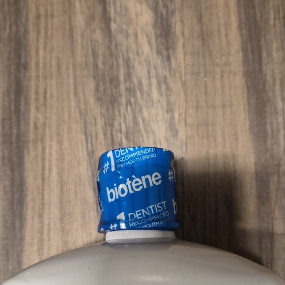 Fresh Mint Oral Rinse - White and Blue - Picture 2 of 10